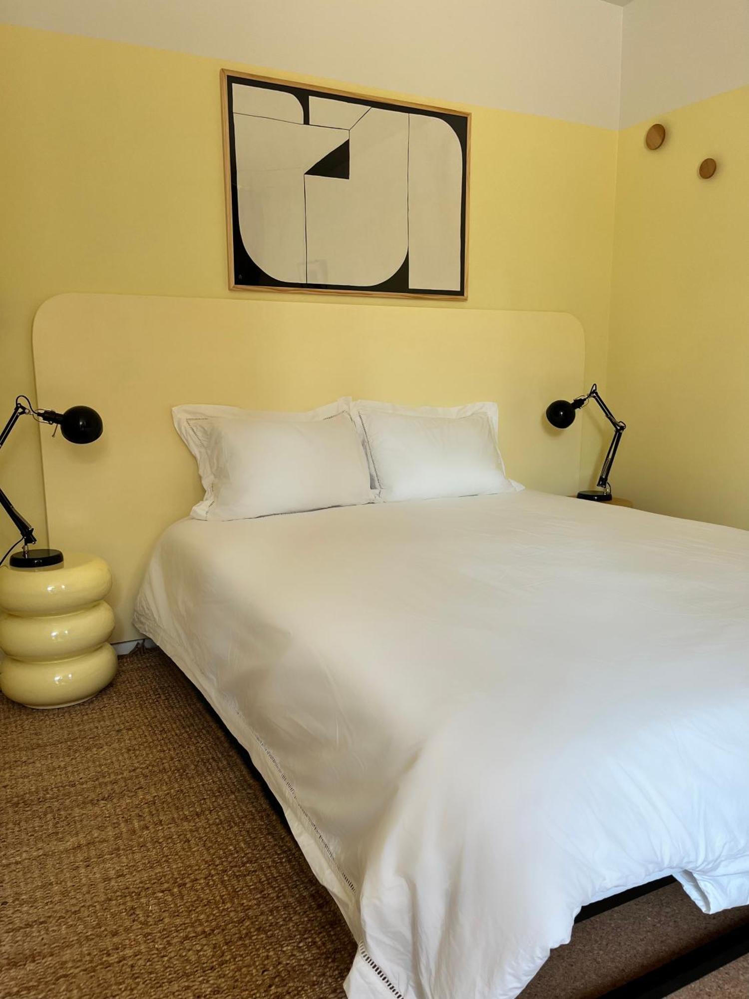 Red Cat In Bed Bed & Breakfast Eenrum Ngoại thất bức ảnh