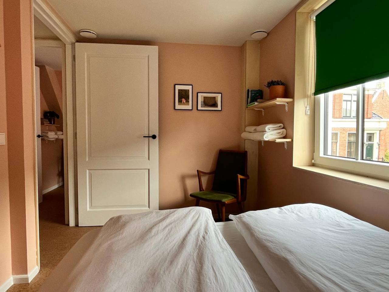 Red Cat In Bed Bed & Breakfast Eenrum Ngoại thất bức ảnh